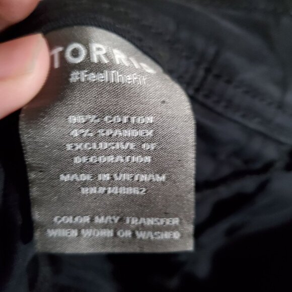 Torrid Jeans Women Size 10 Black Slim Fit Roll Tab Cuff Cropped Stretch Denim - Picture 3 of 12